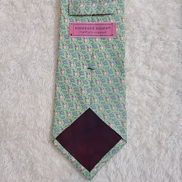 Martha’s Vineyard Vines Umbrellas Drinks On Green 100% Silk Neck Tie 57" Read - Picture 7 of 8